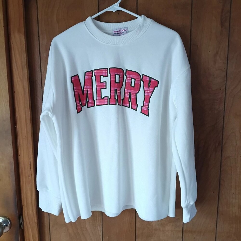 Discount Divas Merry Christmas Top Size M White Long Sleeve Raw Hem Holiday